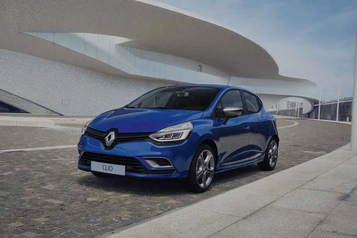 Comment ouvrir le capot d’une Clio ?